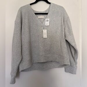 NWT Abercrombie & Fitch Light Gray V-Neck Sweater